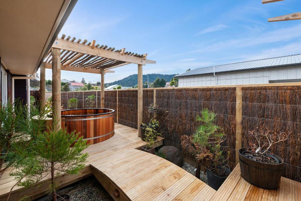 The Purple House - Ohakune Home With Spa Pool Eksteriør billede