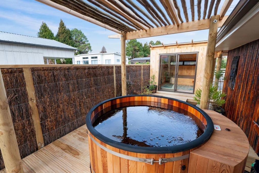 The Purple House - Ohakune Home With Spa Pool Eksteriør billede