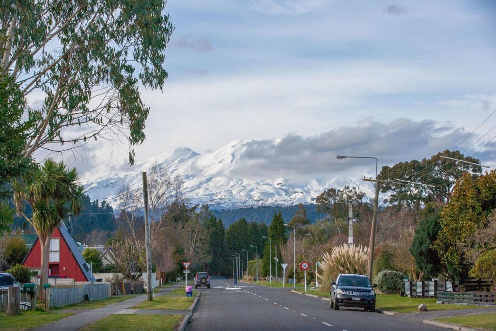 The Purple House - Ohakune Home With Spa Pool Eksteriør billede